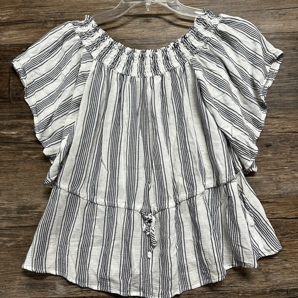 Abercrombie & Fitch Tops - Abercrombie & Fitch White and Blue Smocked Flutter Sleeve Blouse